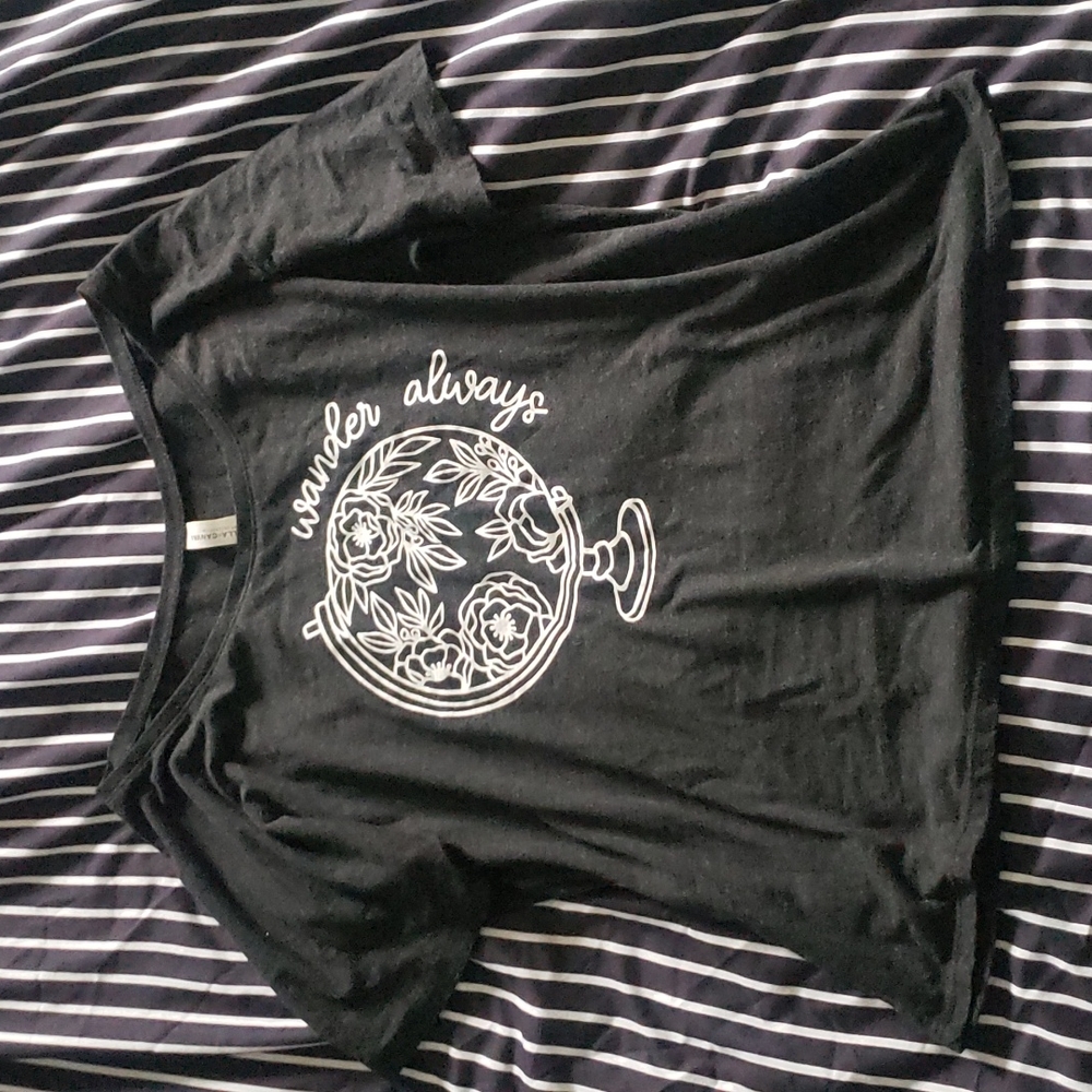 Like New flowy tshirt